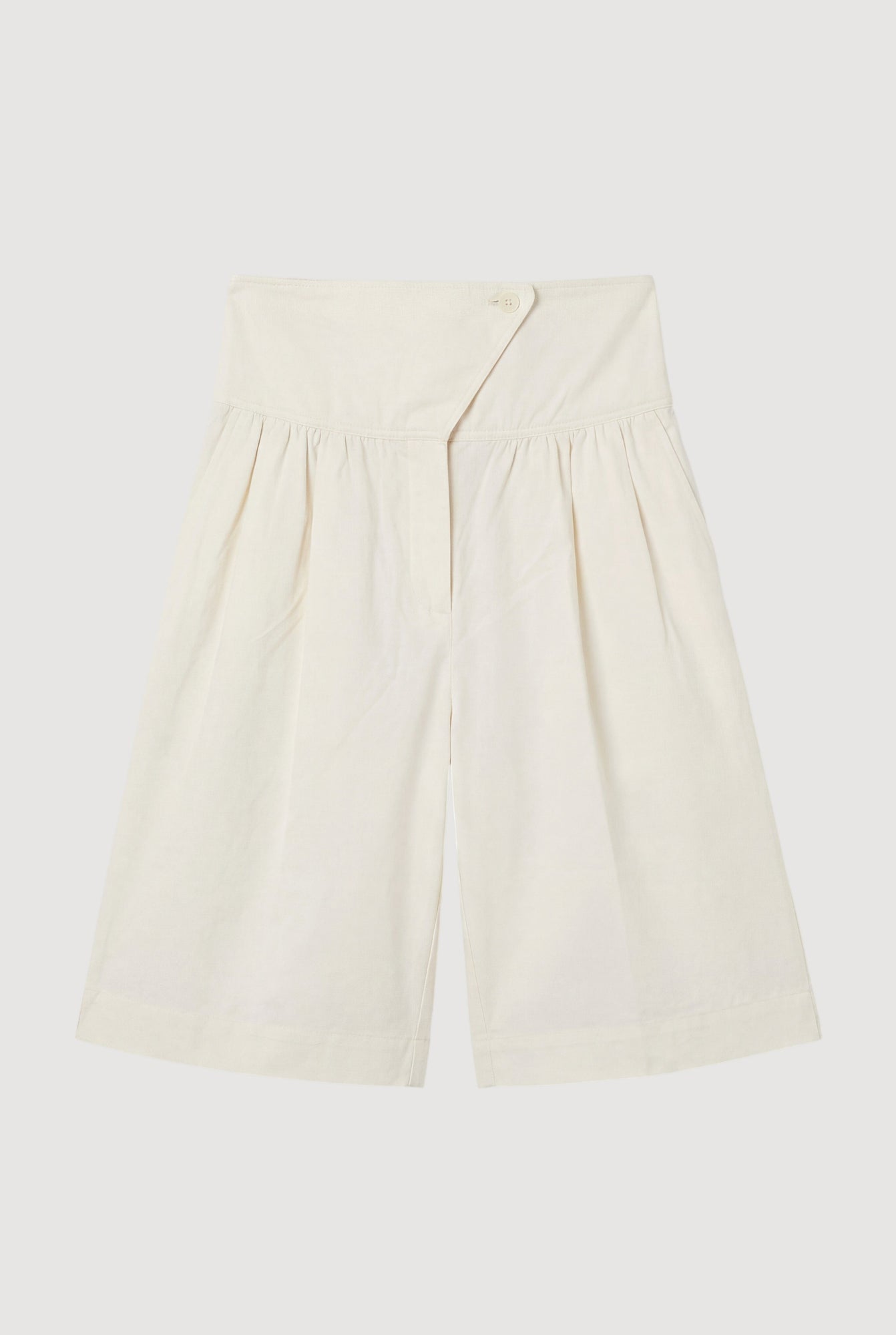 Karolina | Arlo Cotton Bermuda Short in Size Extra Small - Flat