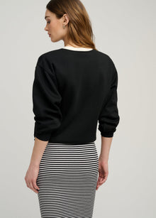 THE COLLEGIATE CHEST CLASSIC SWEATSHIRT
