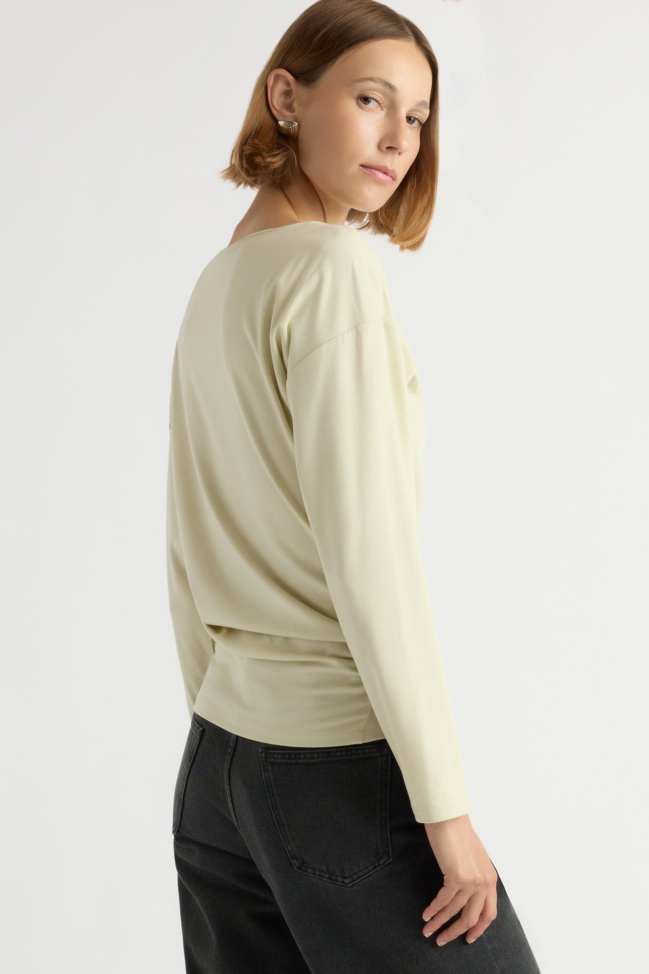 Mali | Letha Twisted-Hem Slit-Neck Tee in Size Small