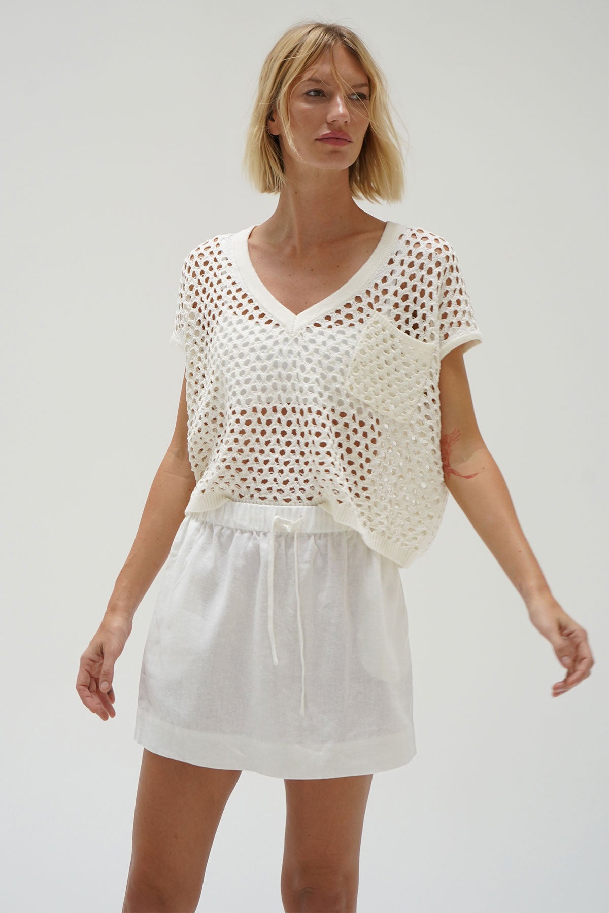 LNA Mia Linen Mini Skirt in White