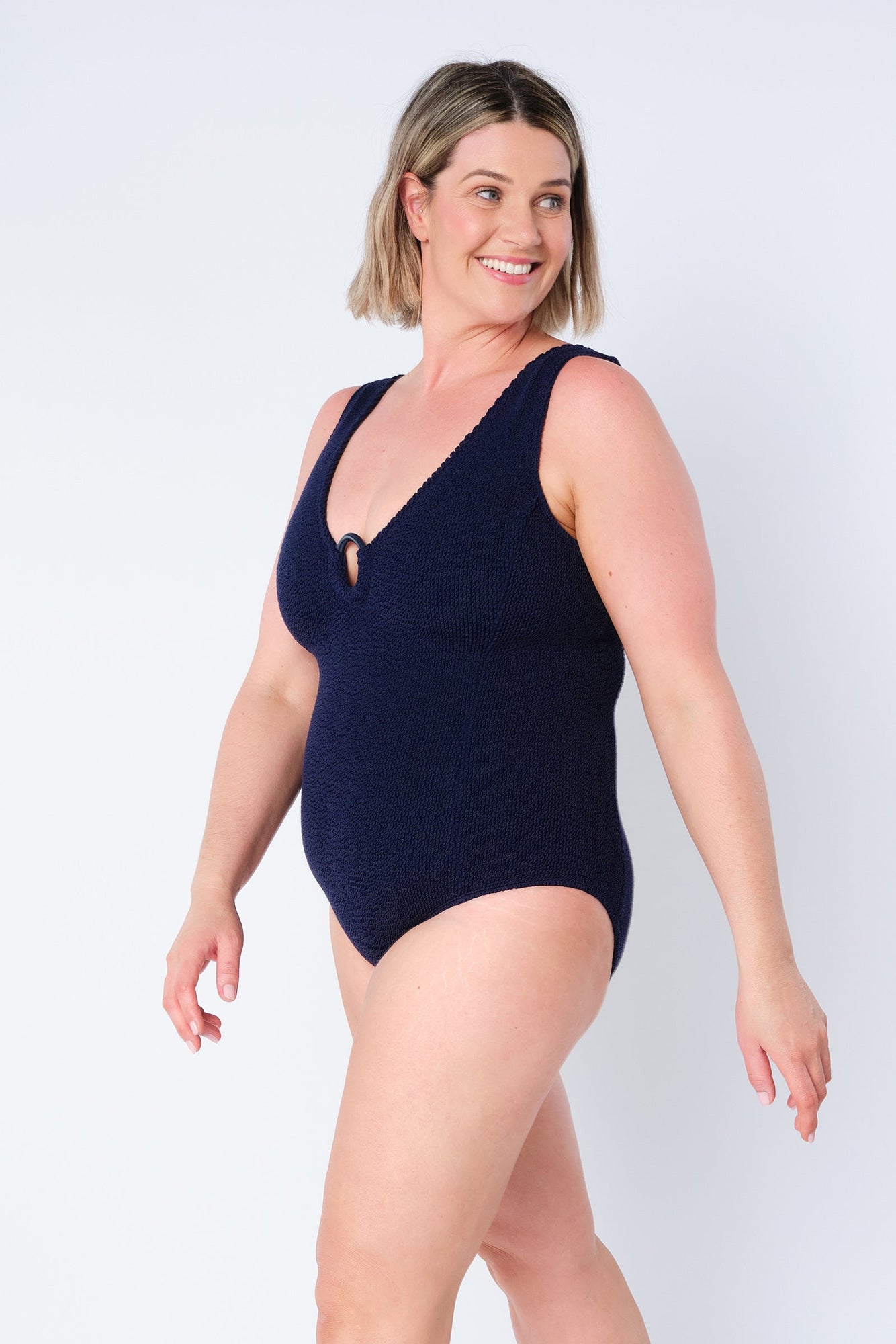 UNE PIECE-Crinkle Cut V-Neck One Piece with Ring NAVY