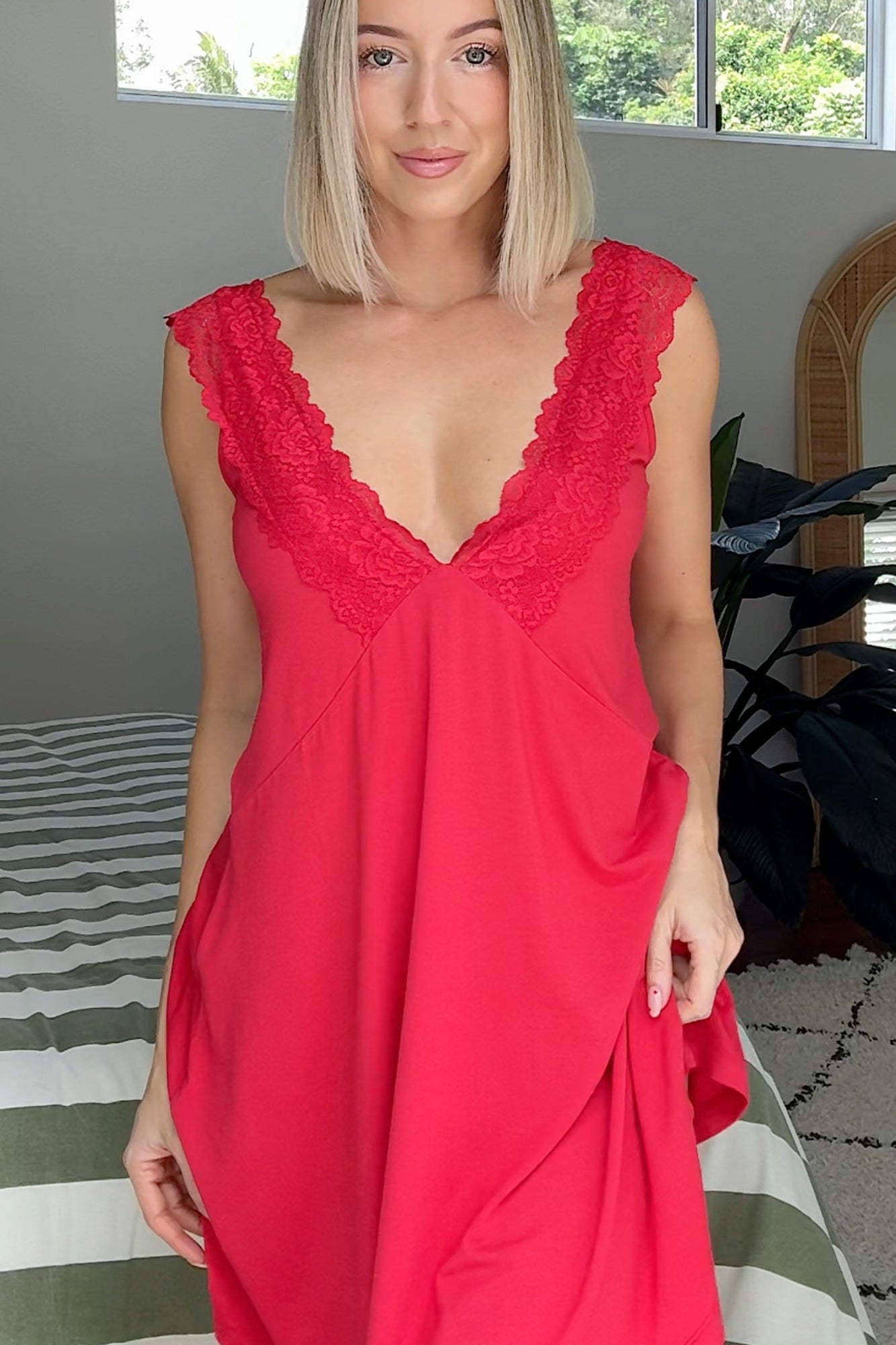 UNE PIECE-Delicate Lace Trim V-Neck Nightie RED