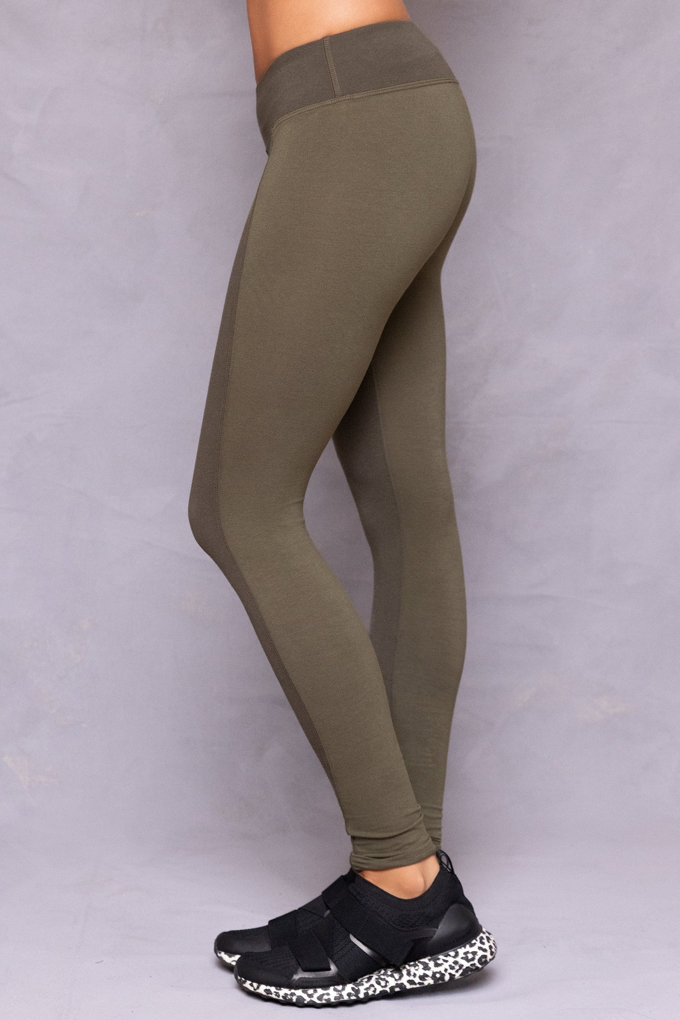 Women | Center Seam Tonal Legging | Olive
